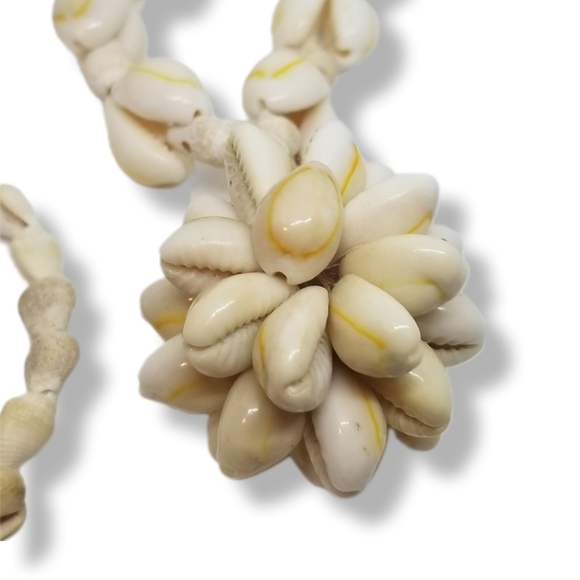 VINTAGE BOHO STYLE COWRIE SHELL NECKLACE WITH COWRIE SHELL BALL PENDANT - Picture 7 of 7